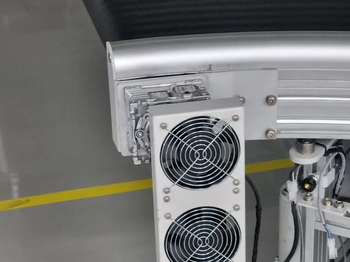Cooling fan applied to the conveyor drive unit