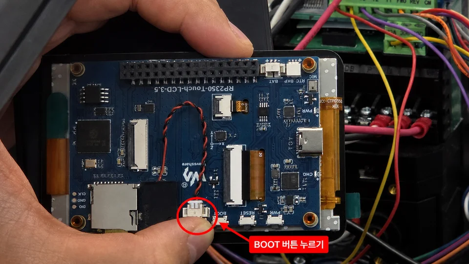RP2350 Touch LCD 3.5 보드 뒷면의 BOOT 버튼 위치