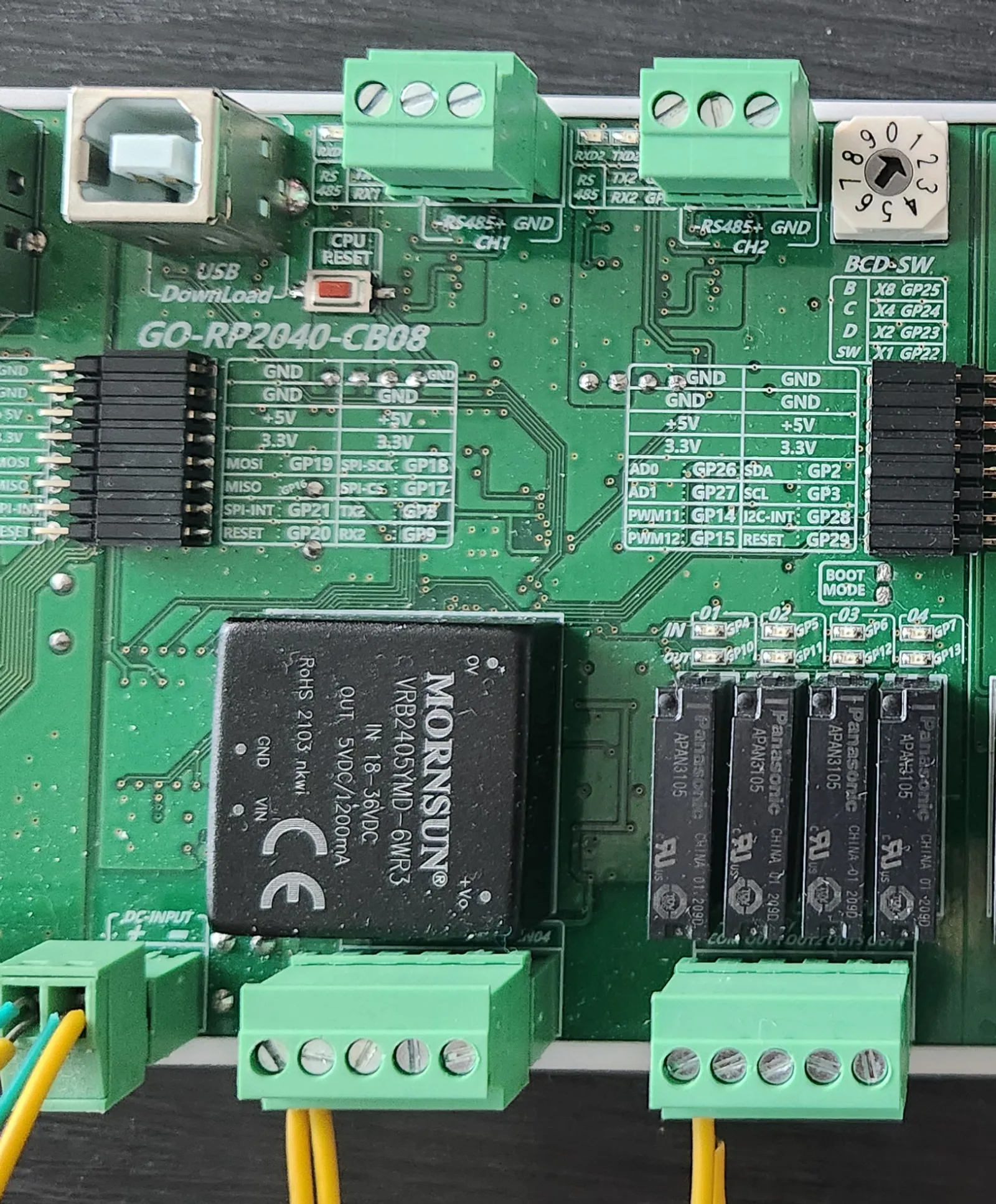 GO-RP2040-CB08 보드의 단자와 릴레이 배치